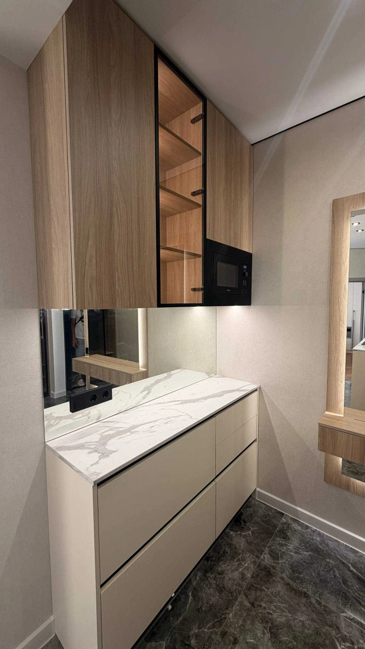 Продам  2 кімнатну квартиру с кухнею вітальньою ЖК 4 сезони