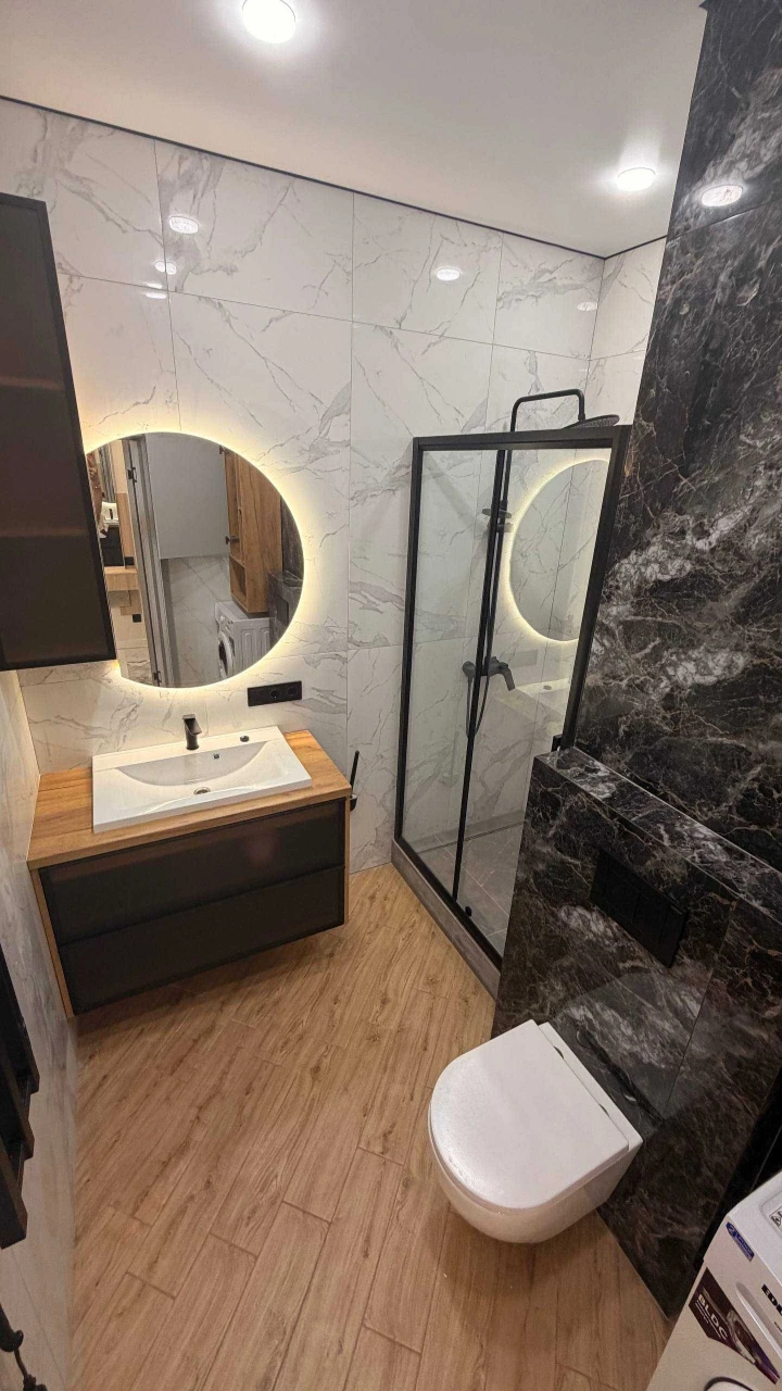 Продам  2 кімнатну квартиру с кухнею вітальньою ЖК 4 сезони