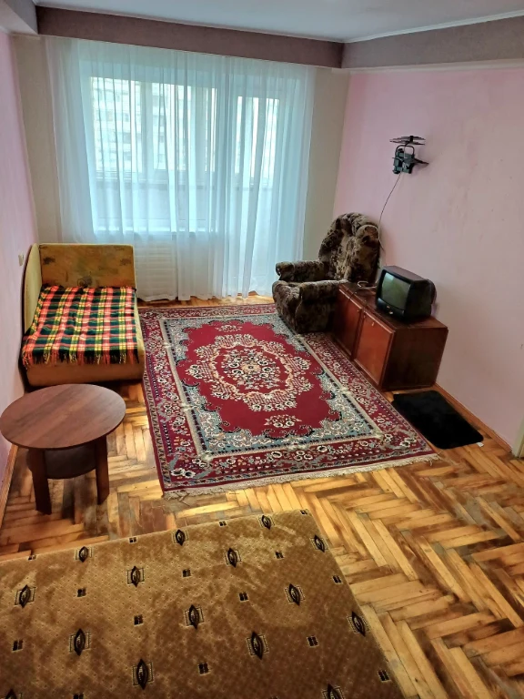 Продажа 1кв на Космосе . Ост. Европейская.