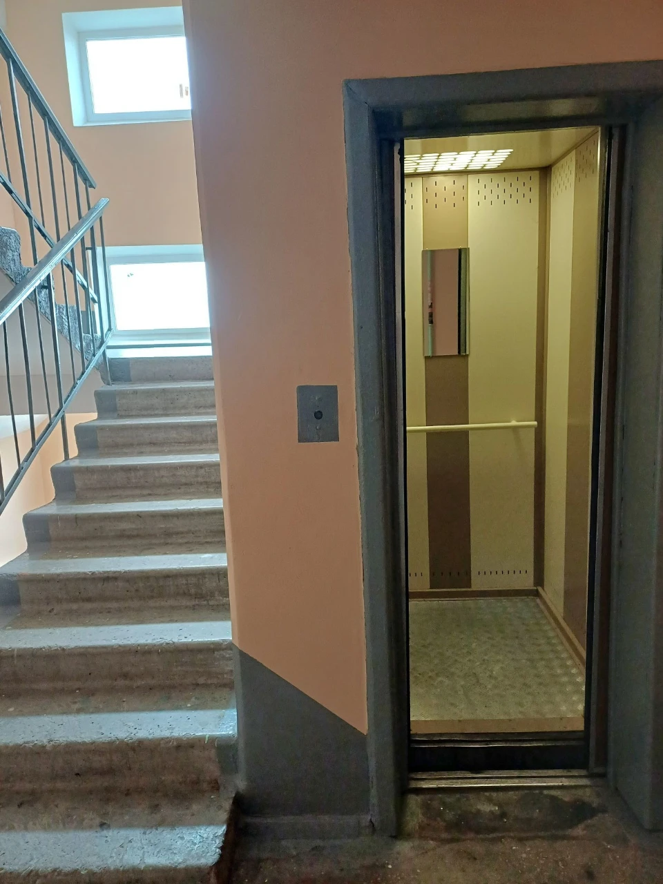 Продажа 1кв на Космосе . Ост. Европейская.
