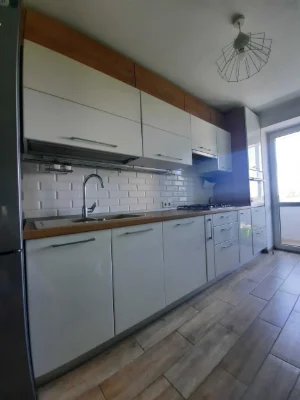 Продам 3-кімнатну квартиру по вулиці Конякіна