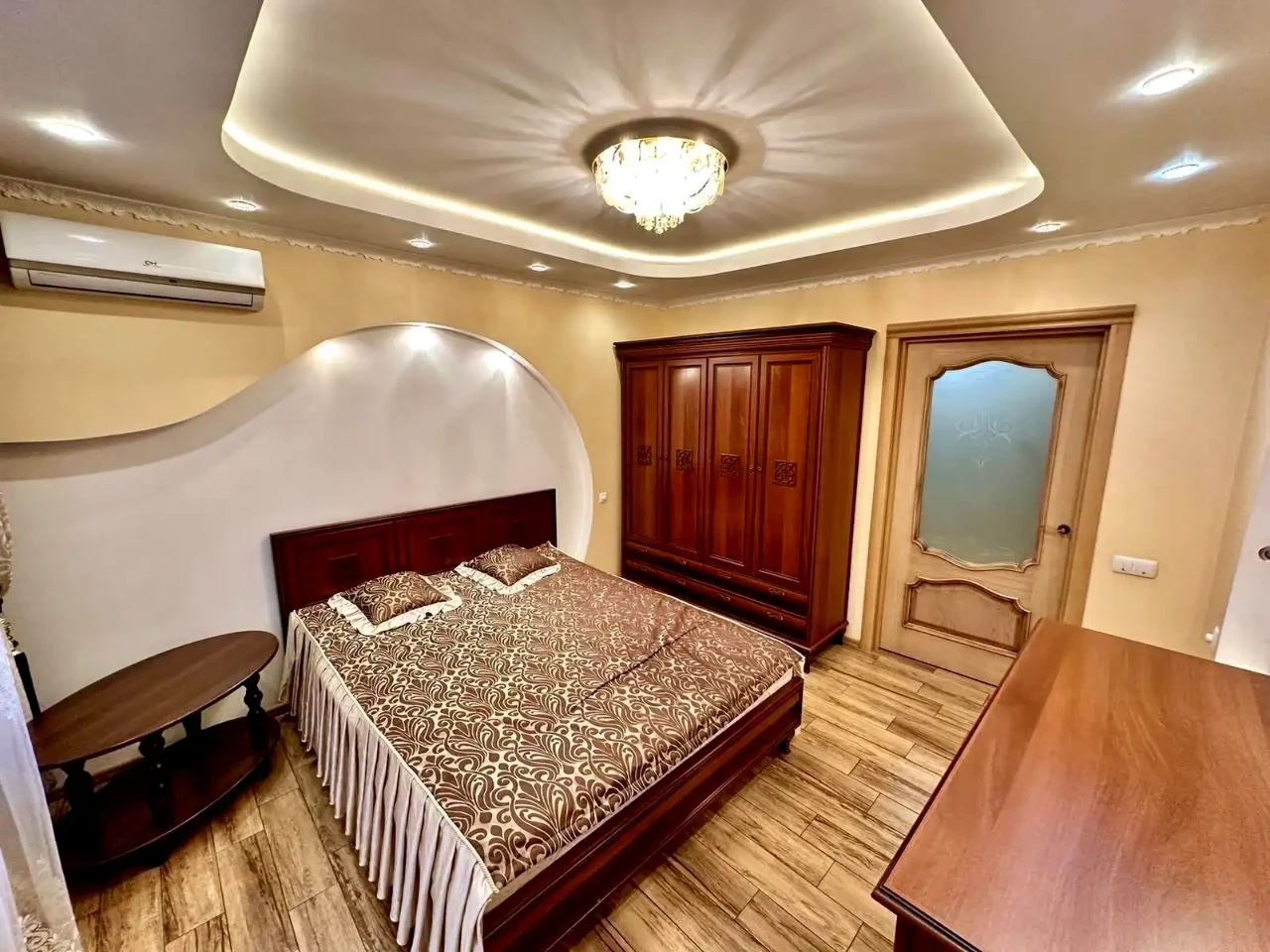 Оренда квартири 1-кімн. 54 м² 13/14 пов.