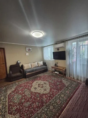 Продам 2-кім квартиру в центрі  з меблями та технікою на зру