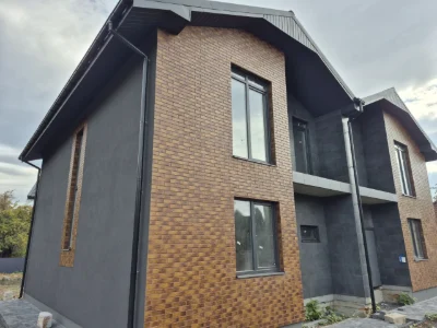Продаж дуплекса можливо під ремонт.