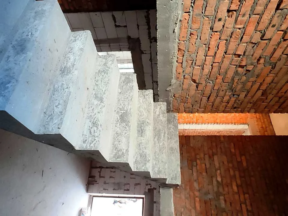 Будинок. Київ, Центральна вул.