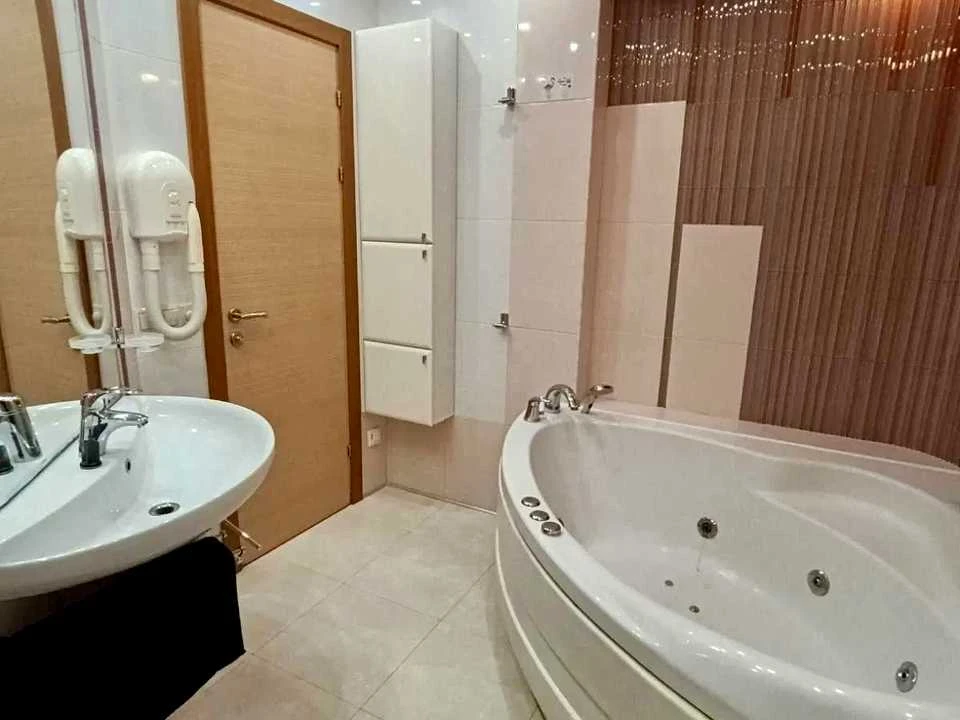 Квартира. Київ, Саксаганського вул.