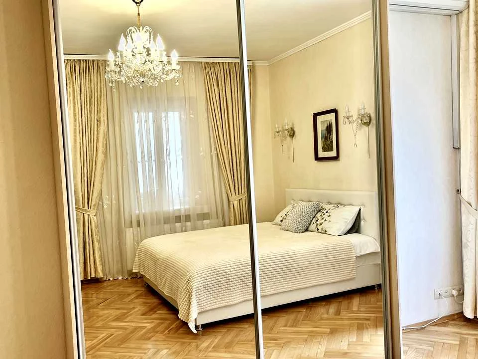 Квартира. Київ, Михайлівська вул.