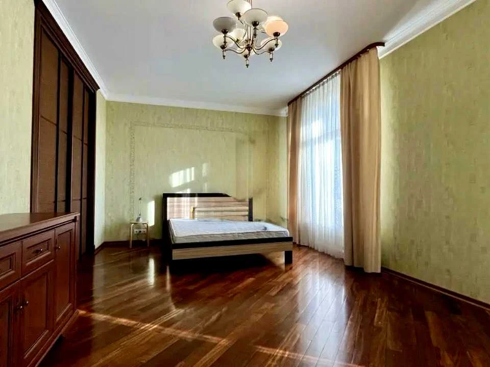 Квартира. Київ, Круглоуніверситетська вул.