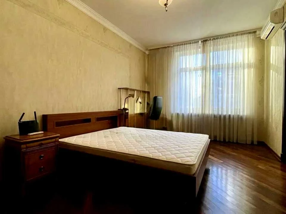 Квартира. Київ, Круглоуніверситетська вул.