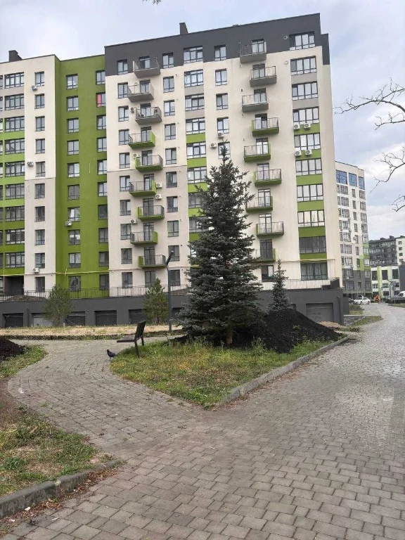 Продаж квартири біля міського озера