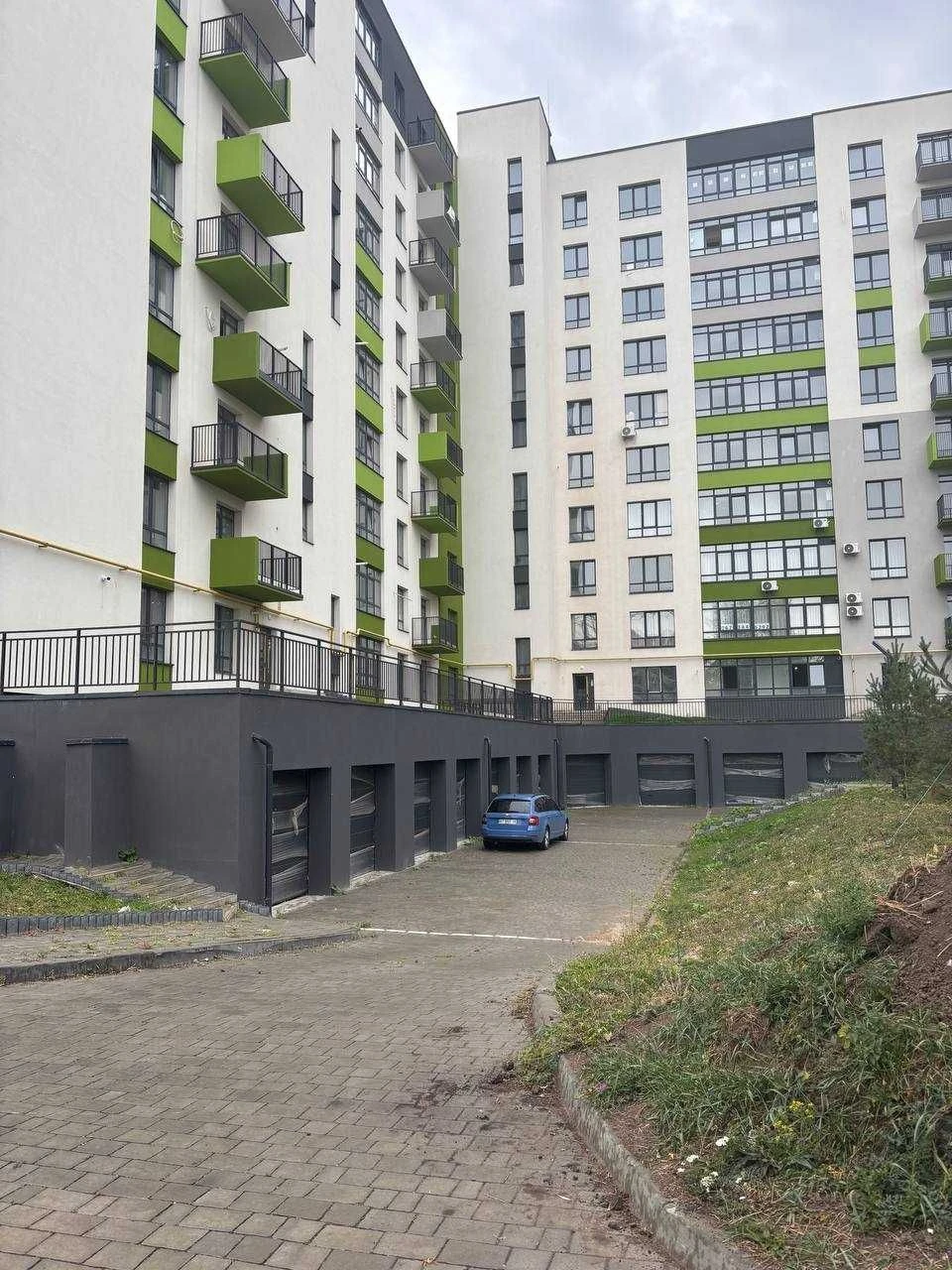 Продаж квартири біля міського озера
