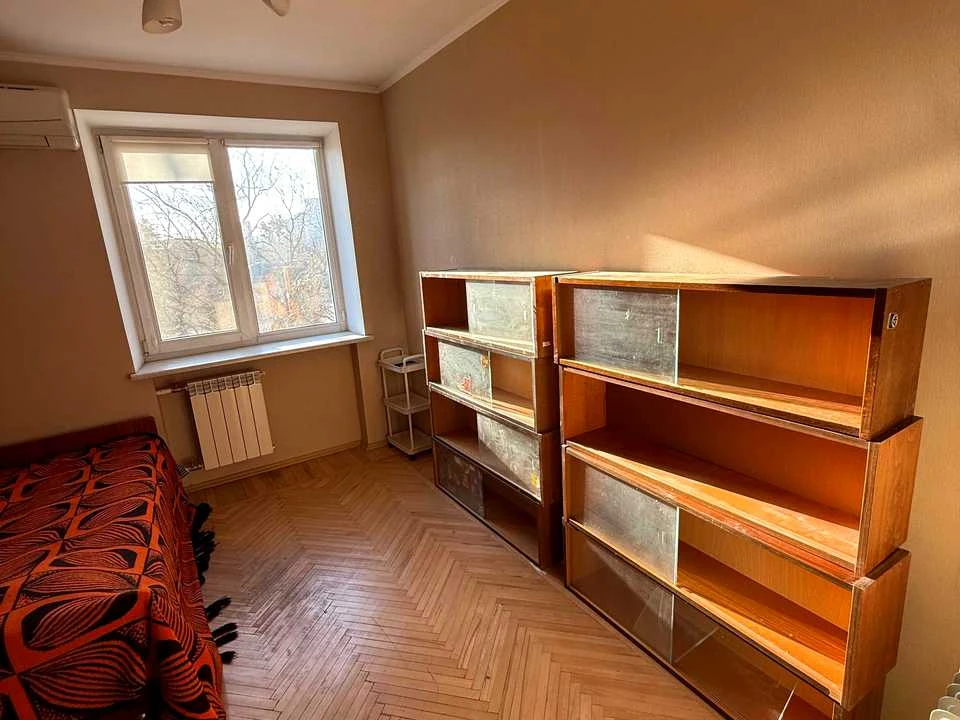 Квартира. Київ, Алматинська вул.