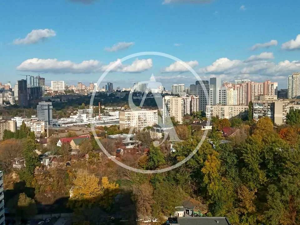Квартира. Київ, Голосіївська вул.