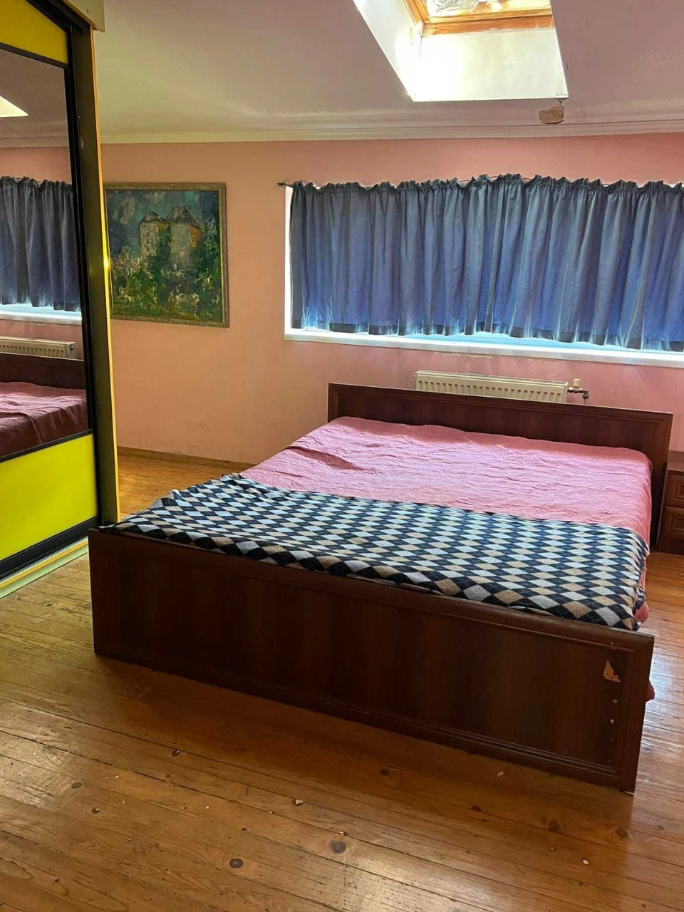 Продається три кімнатна квартира в м.Ужгород