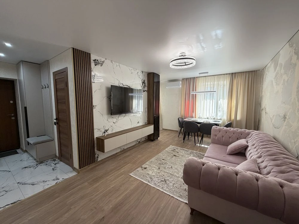 Продаж 3-кімнатної квартири з стильним ремонтом, Ліски (2 КП