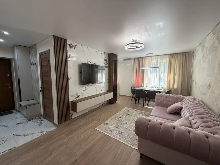 Продаж 3-кімнатної квартири з стильним ремонтом, Ліски (2 КП