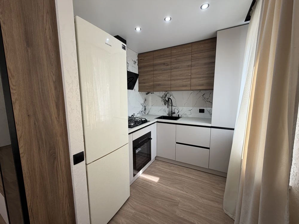 Продаж 3-кімнатної квартири з стильним ремонтом, Ліски (2 КП