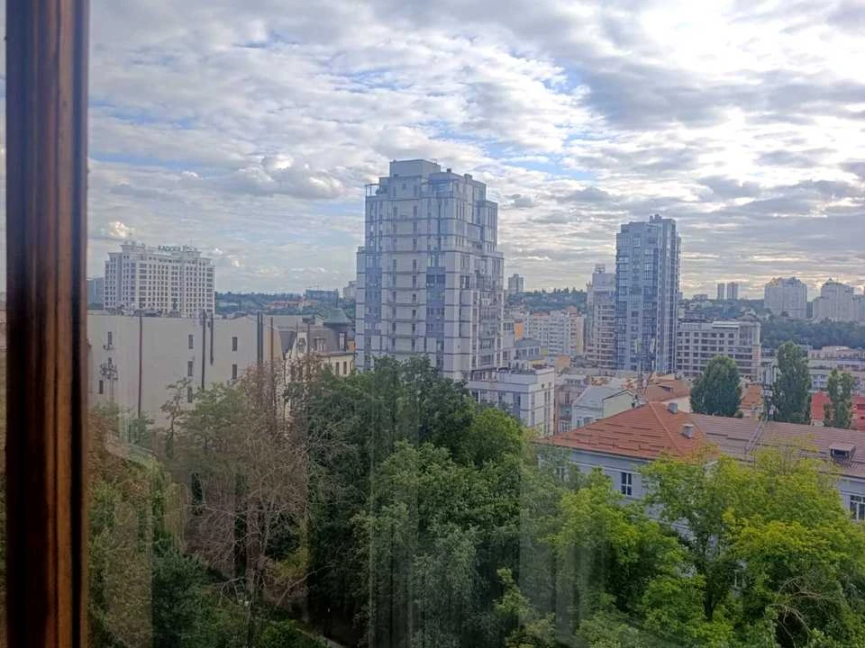 Квартира. Київ, Микільсько-Ботанічна вул.