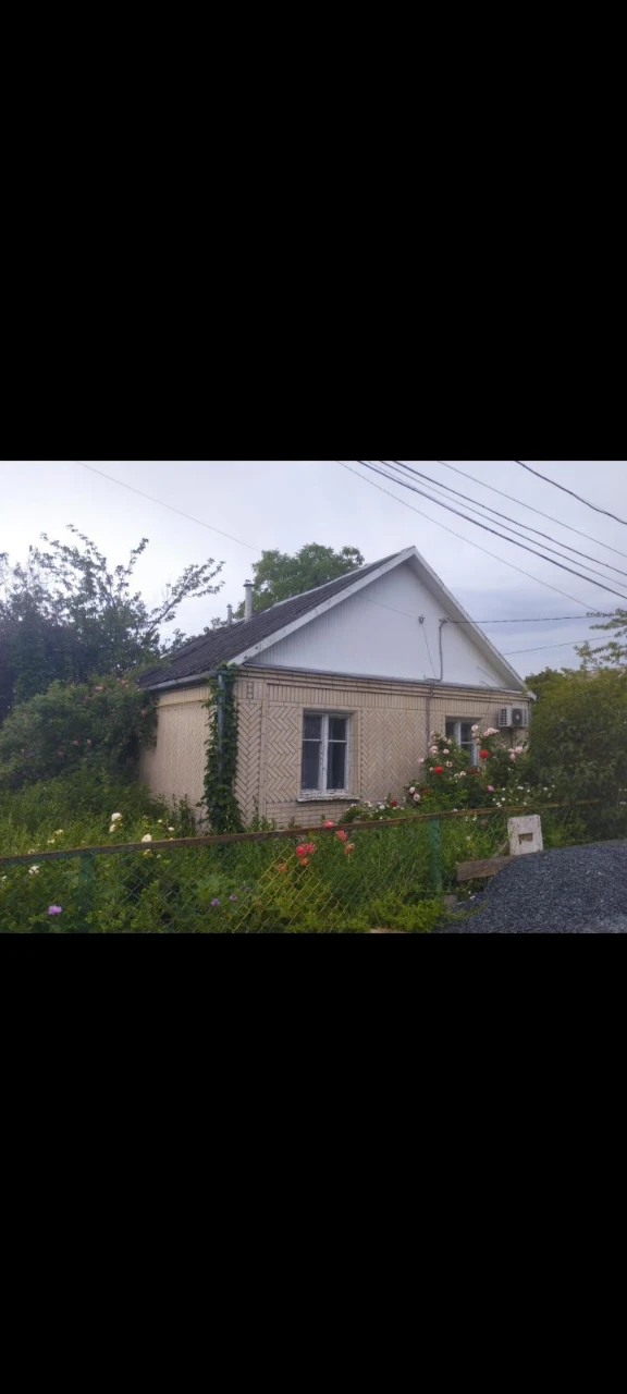 Будинок з земельною ділянкою