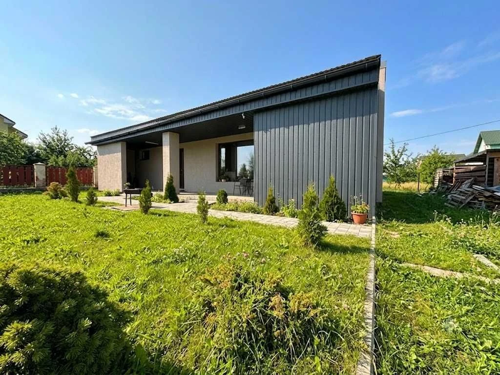 Продаж сучасного будинку з сауною біля лісу