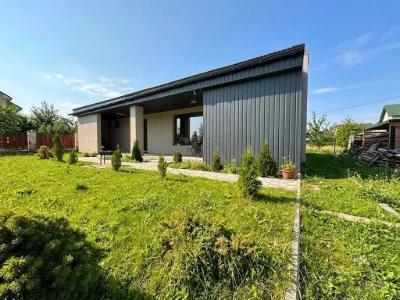 Продаж сучасного будинку з сауною біля лісу