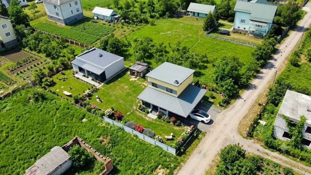 Продаж сучасного будинку з сауною біля лісу