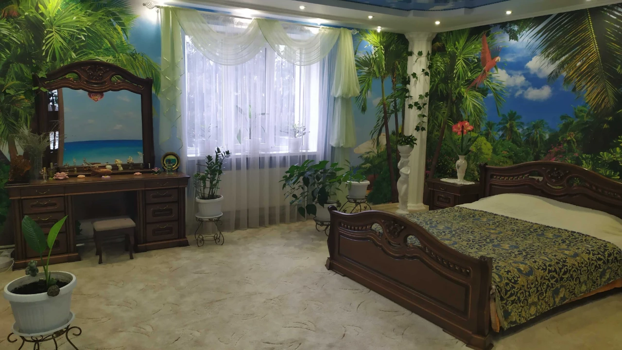 Продаж будинку 281 м2 з автономним живленням, парковою зоною