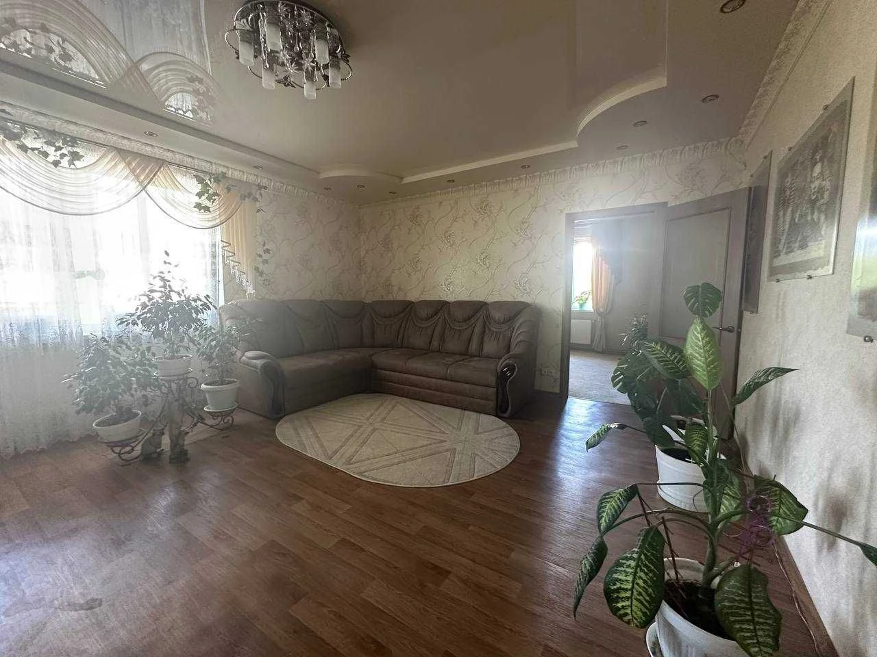 Продаж будинку 281 м2 з автономним живленням, парковою зоною