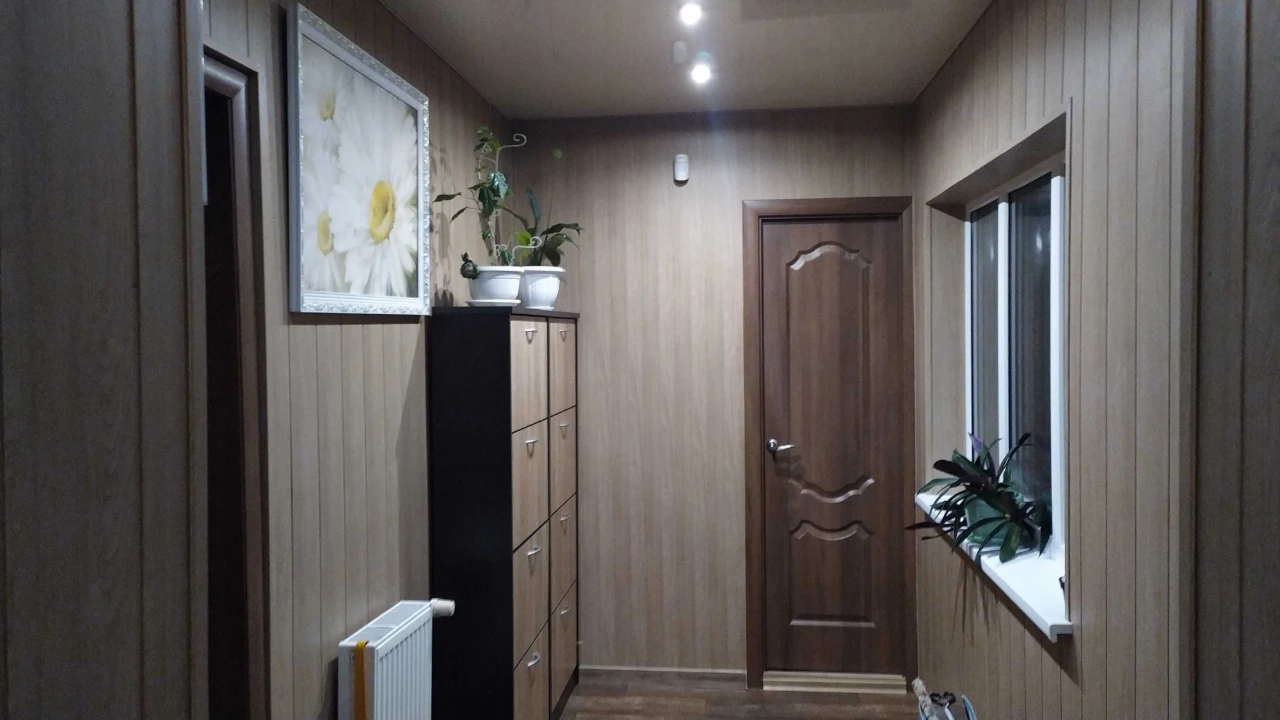 Продаж будинку 281 м2 з автономним живленням, парковою зоною