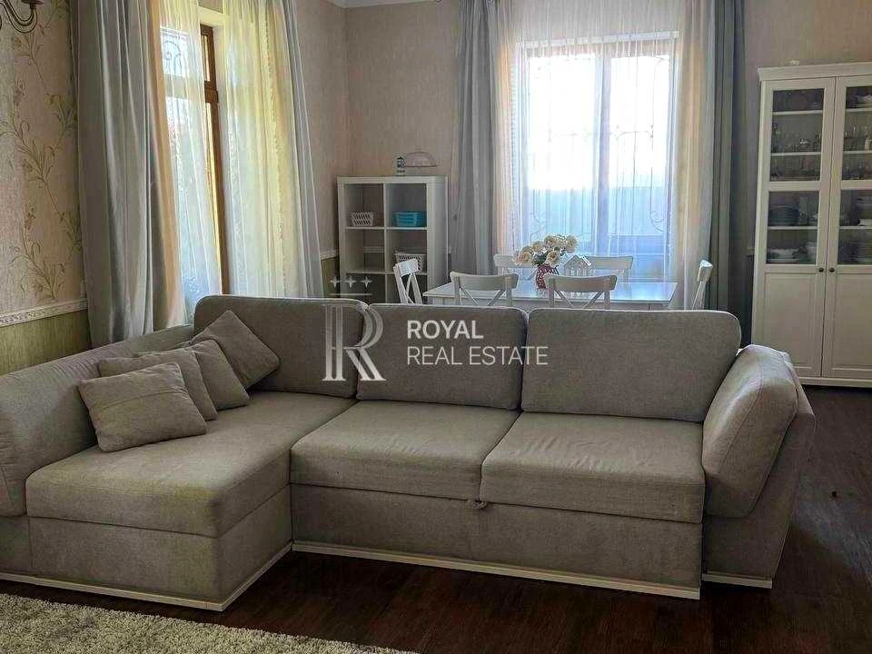 Будинок. Київ, 75-та Садова вул.
