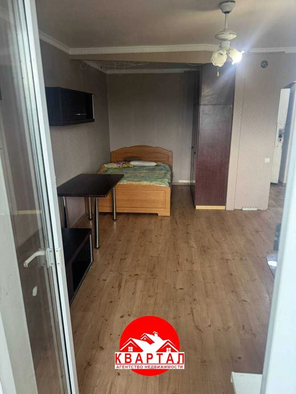 Продается 1 комн. большая квартира в кирпичном доме рядом с