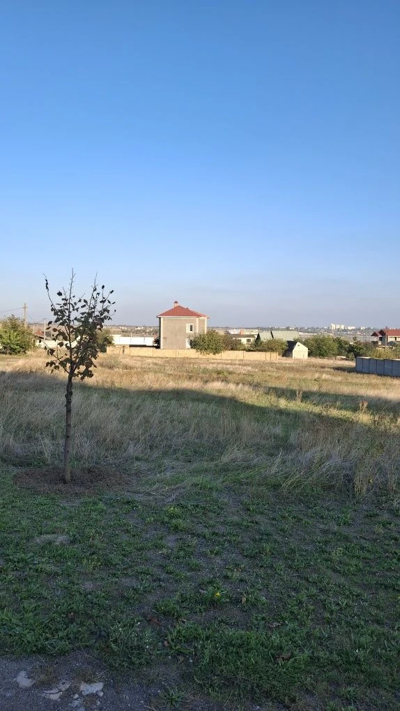 Продається  земельна ділянка Матвіївка.
