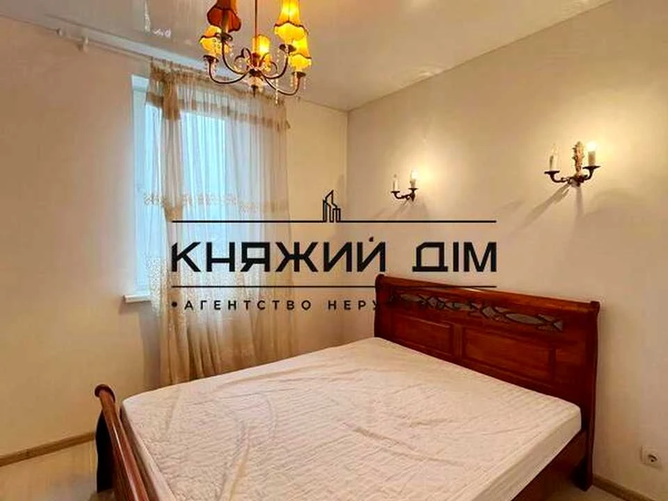 Квартира. Київ, Феодосійська вул.