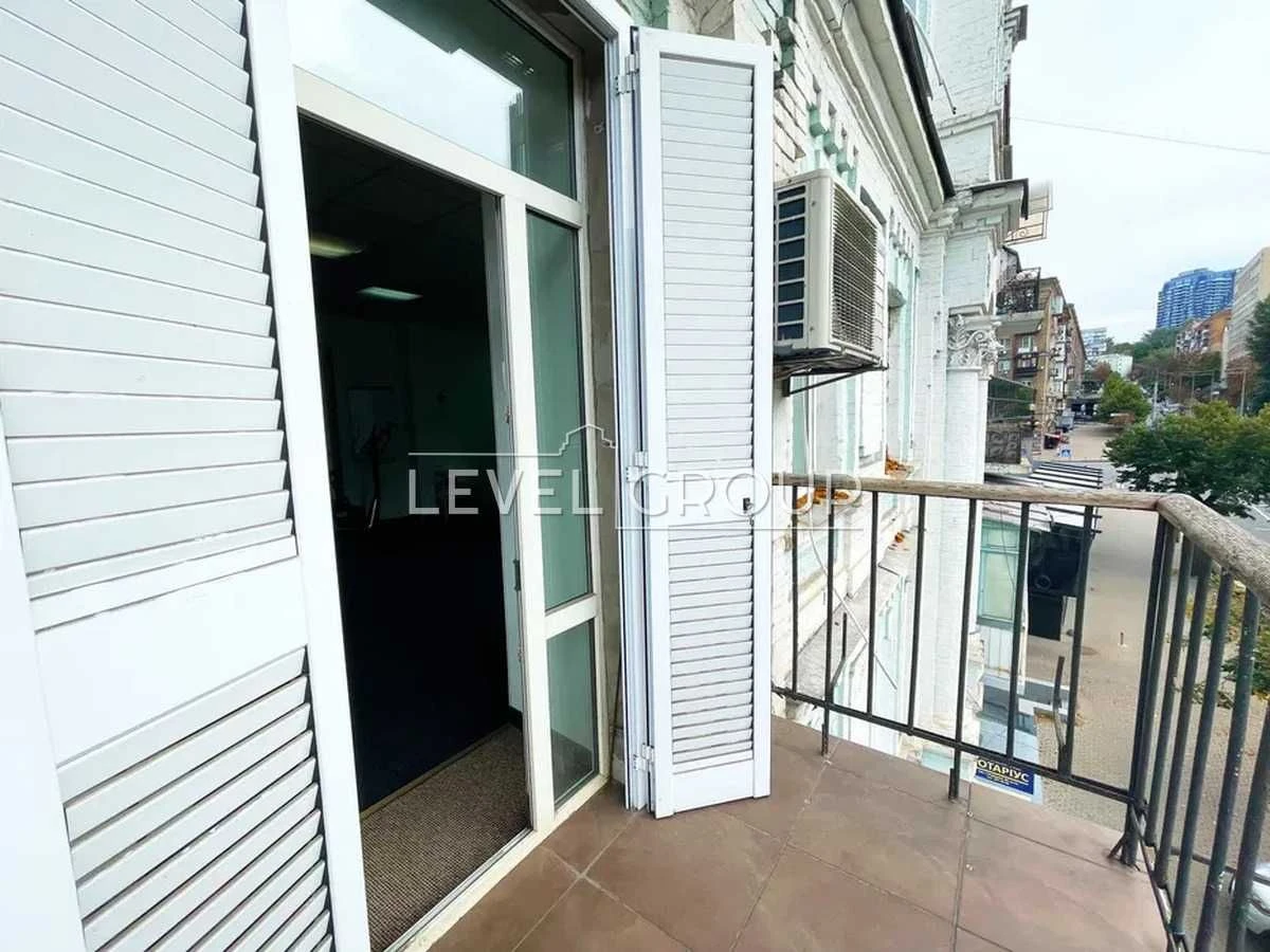 Продаж 2-кімнатної квартири 56 м² вул. Івана Федорова, 10 Це