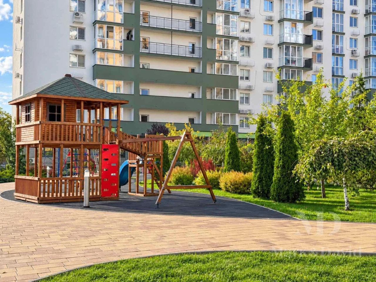 Квартира з ремонтом Нивки, Варшавський