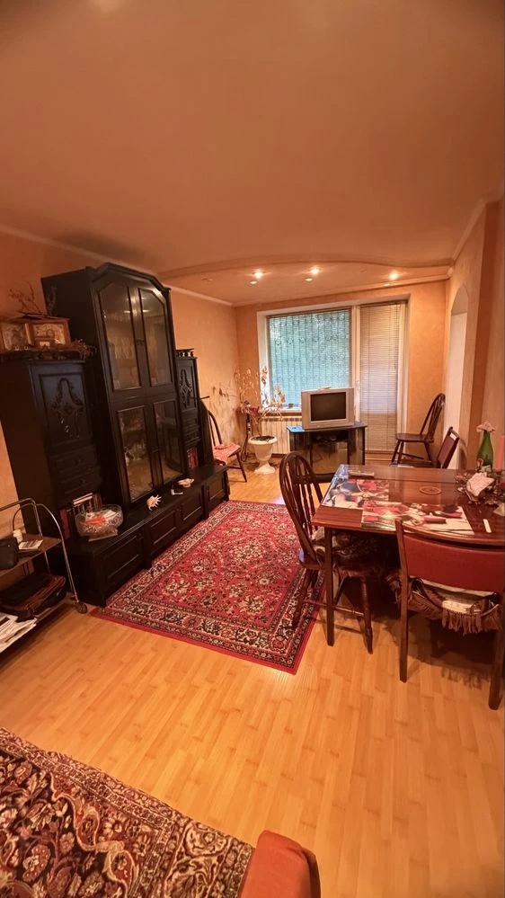 В продаже 3х комнатная квартира в районе Кристала