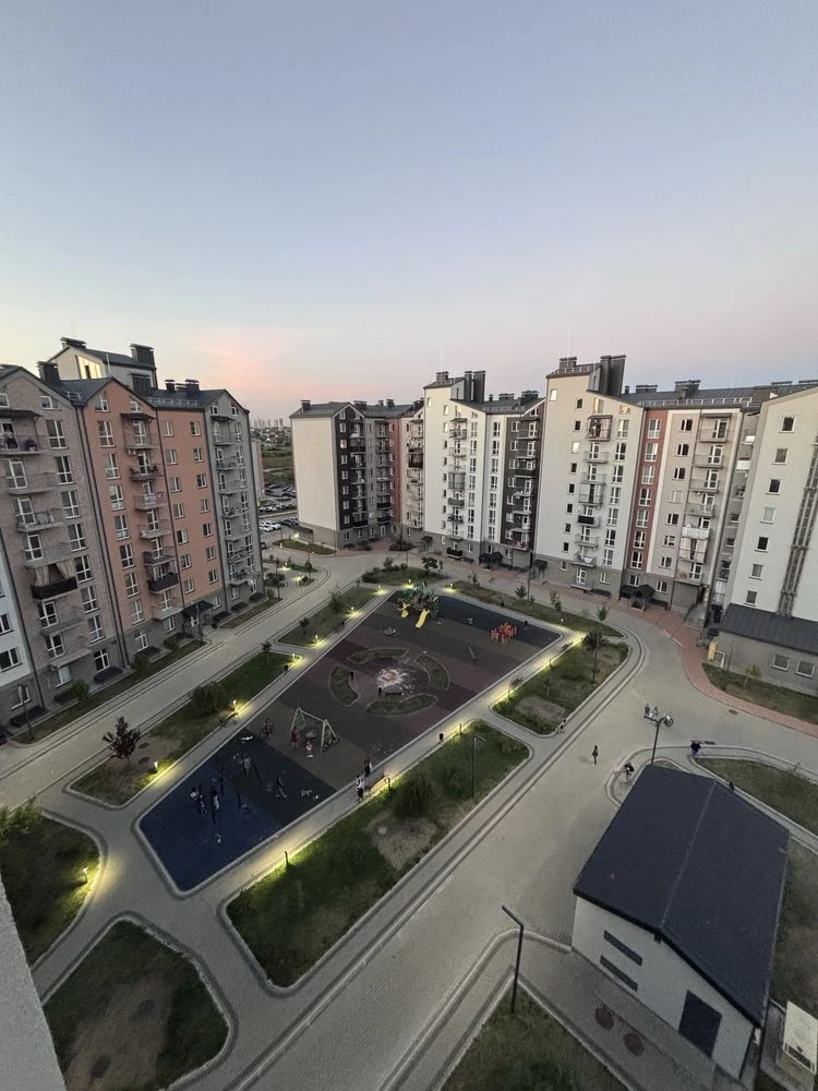 Продам велику 107 метрів 3хккв з видом на озеро в ЖК Скандія