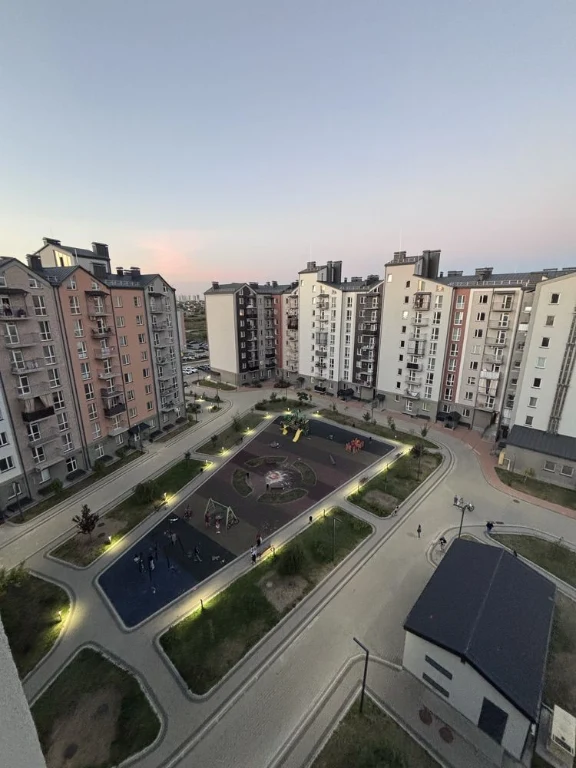Продам велику 107 метрів 3хккв з видом на озеро в ЖК Скандія