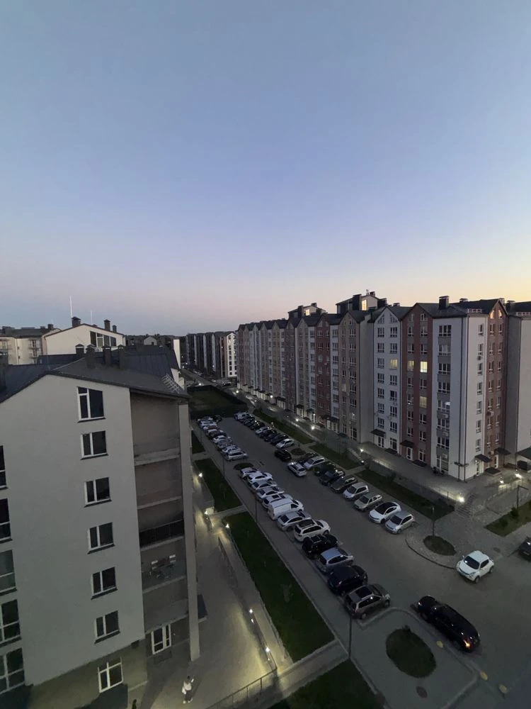 Продам велику 107 метрів 3хккв з видом на озеро в ЖК Скандія
