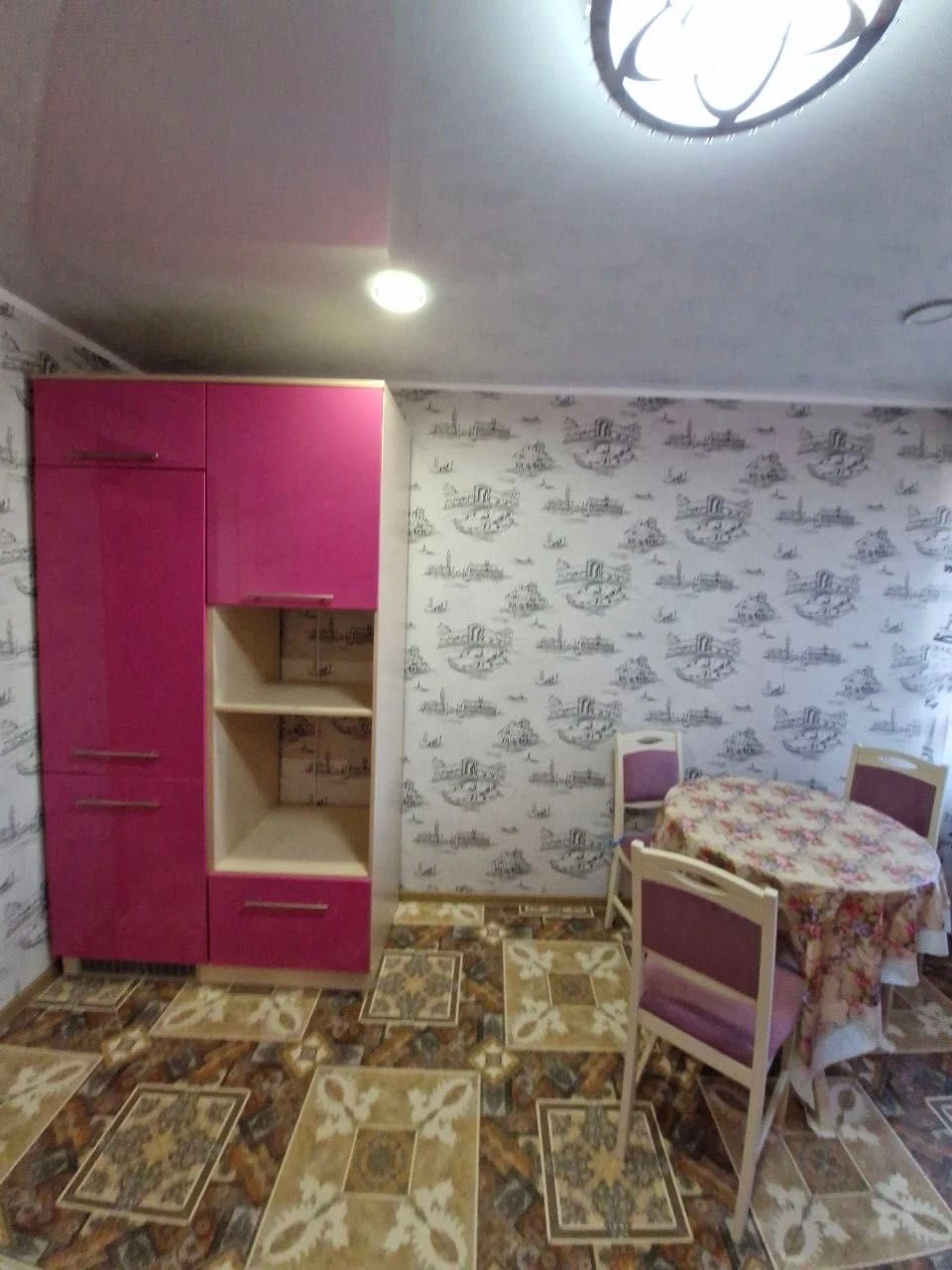 Продаж 2 кімнатної квартири з гаражем в новобудові в м. Мирг