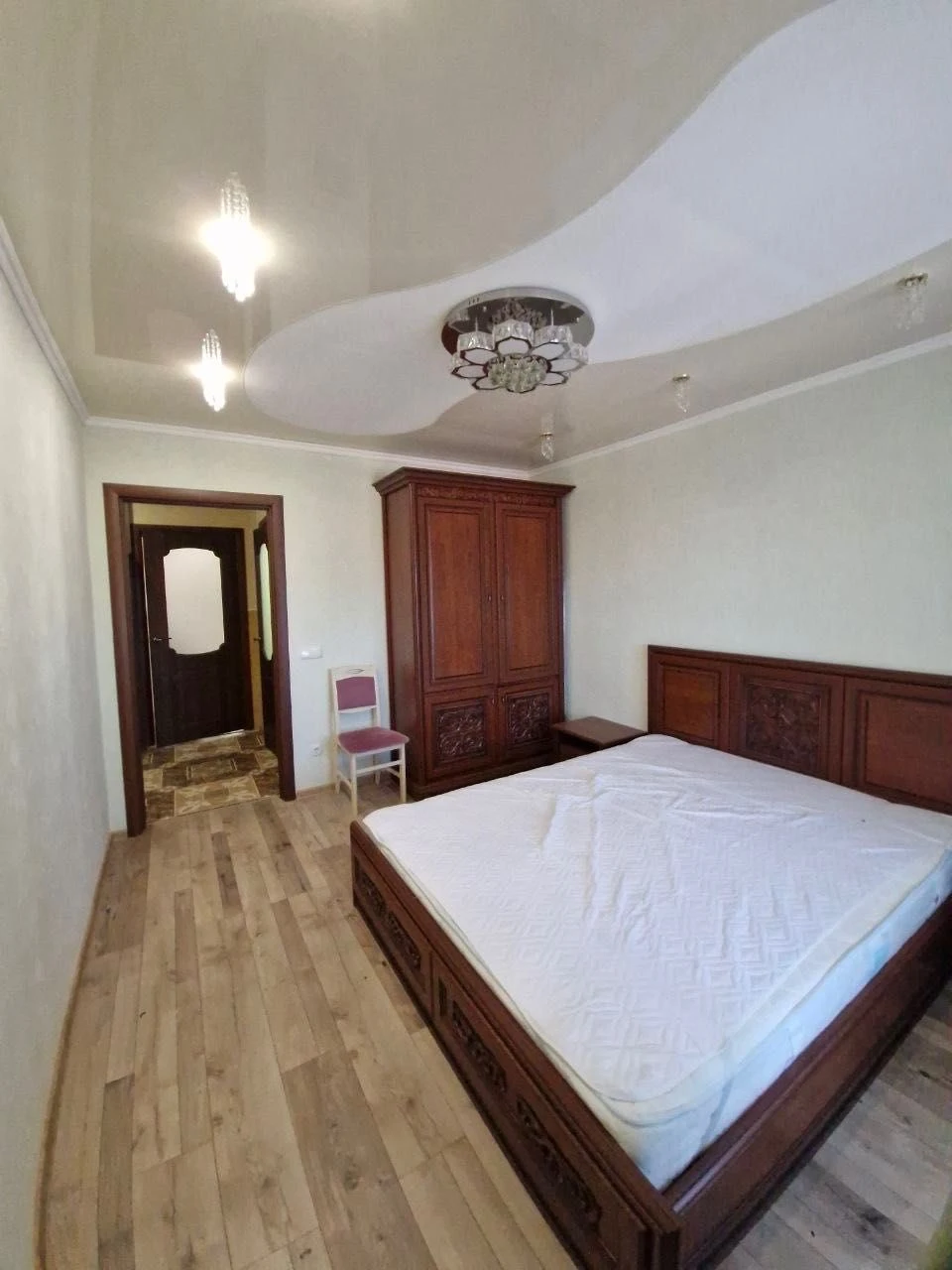 Продаж 2 кімнатної квартири з гаражем в новобудові в м. Мирг