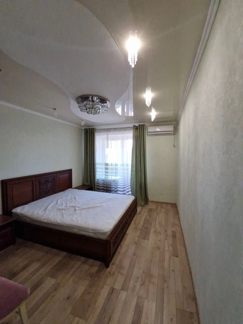 Продаж 2 кімнатної квартири з гаражем в новобудові в м. Мирг