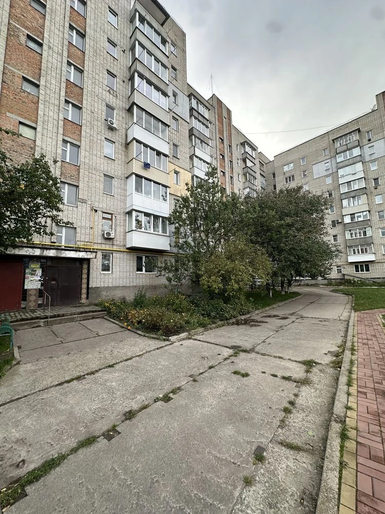 Продаж сучасної трикімнатної квартири м.Конотоп вул.Лісового