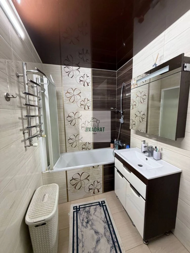 Продам 3-кімнатну квартиру на Мікрорайоні