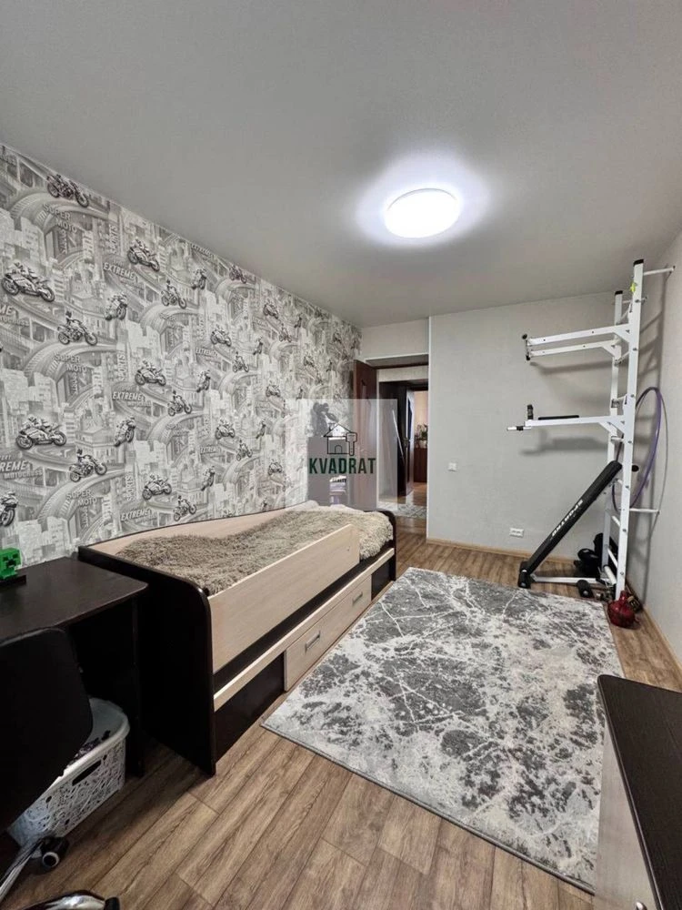 Продам 3-кімнатну квартиру на Мікрорайоні