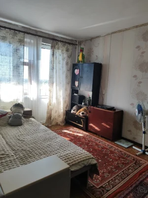 Продається простора двокімнатна квартира на Молодіжному з га