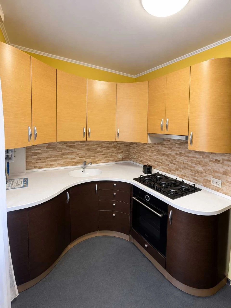 Велика простора 4-кімнатна квартира в Бучі — 79 м² з сучасни
