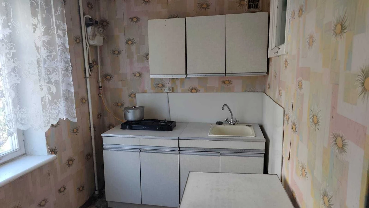 продаж квартири аїнка