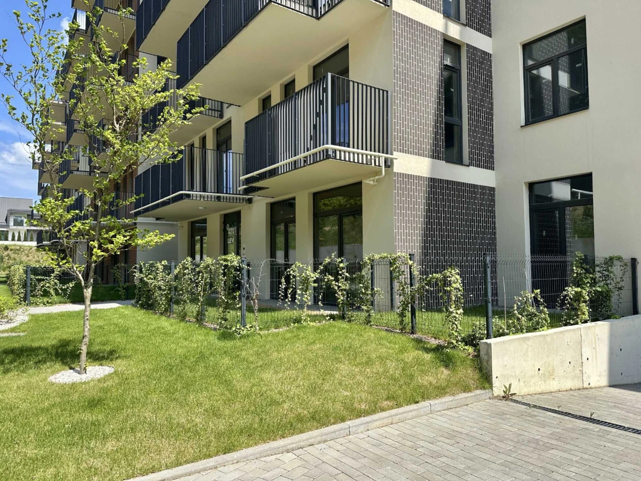 Продаж 2-кім картири в ЖК PERFECT LIFE з власним патіо.
