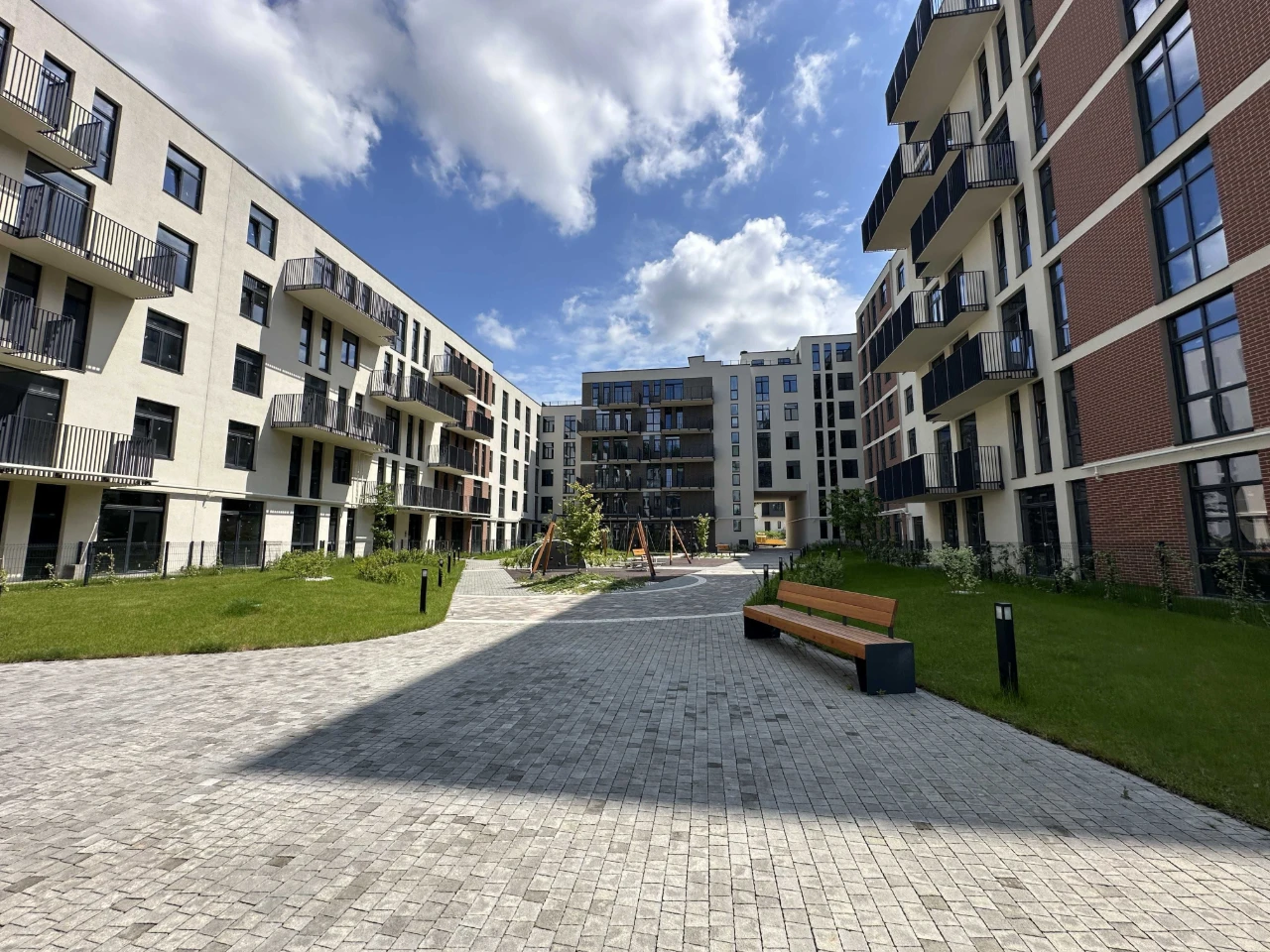 Продаж 2-кім картири в ЖК PERFECT LIFE з власним патіо.